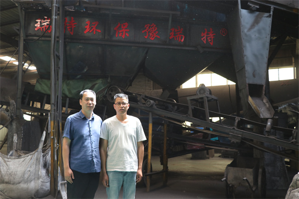 河南瑞特環(huán)?；卦L衛(wèi)輝地區(qū)有機(jī)肥生產(chǎn)線設(shè)備用戶
